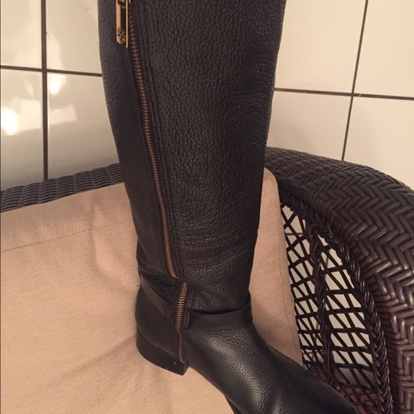 Gorgeous Tory Burch Black Leather Boots - Picture 8 of 8